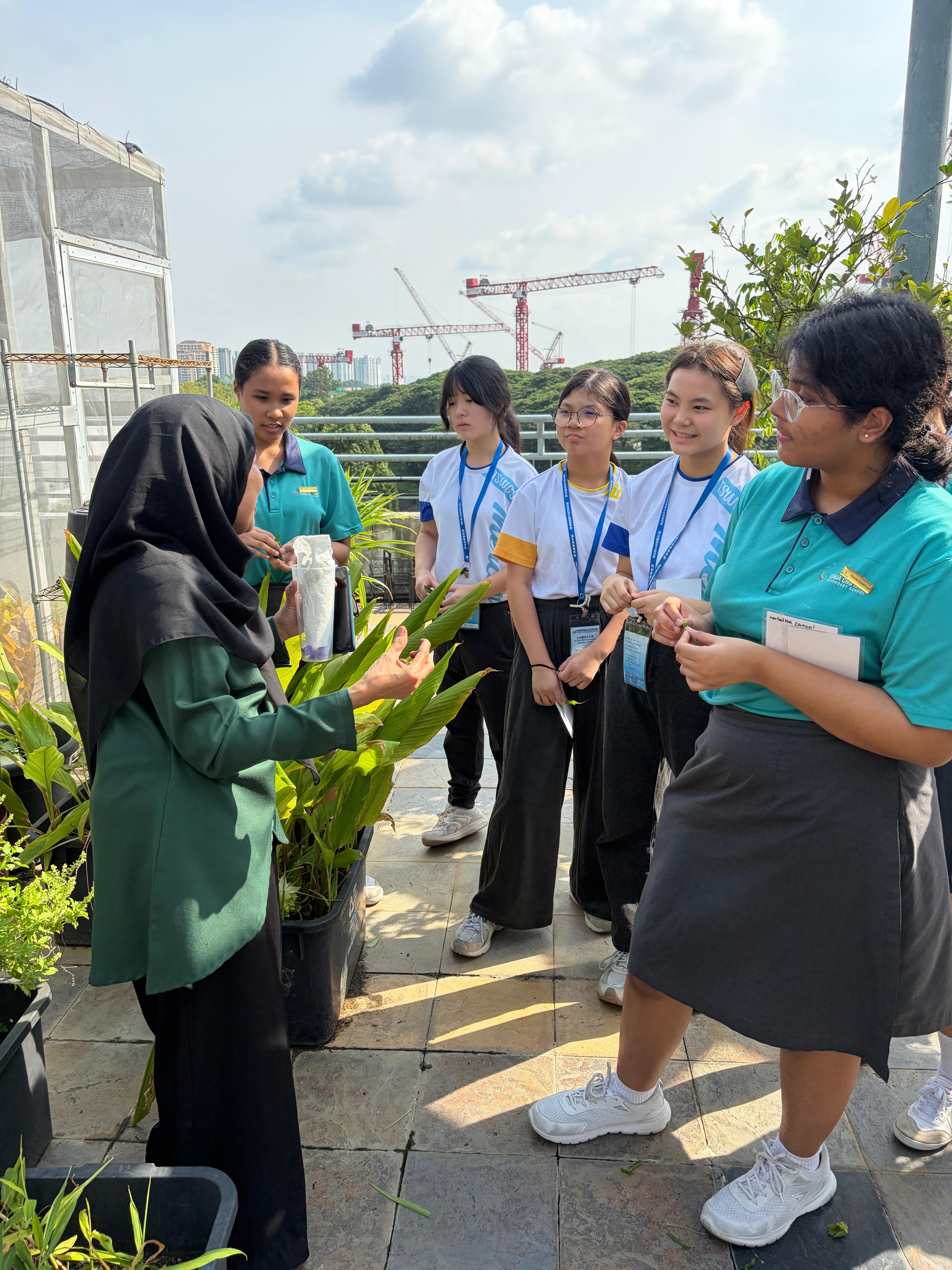 A group of students learning about spices